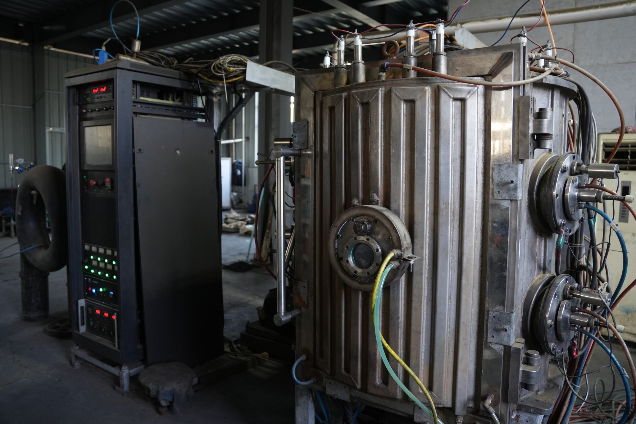 Titanium Vacuum Coating Furnaces in Tap Manufacturing: How PVD Coatings Improve Tool Performance