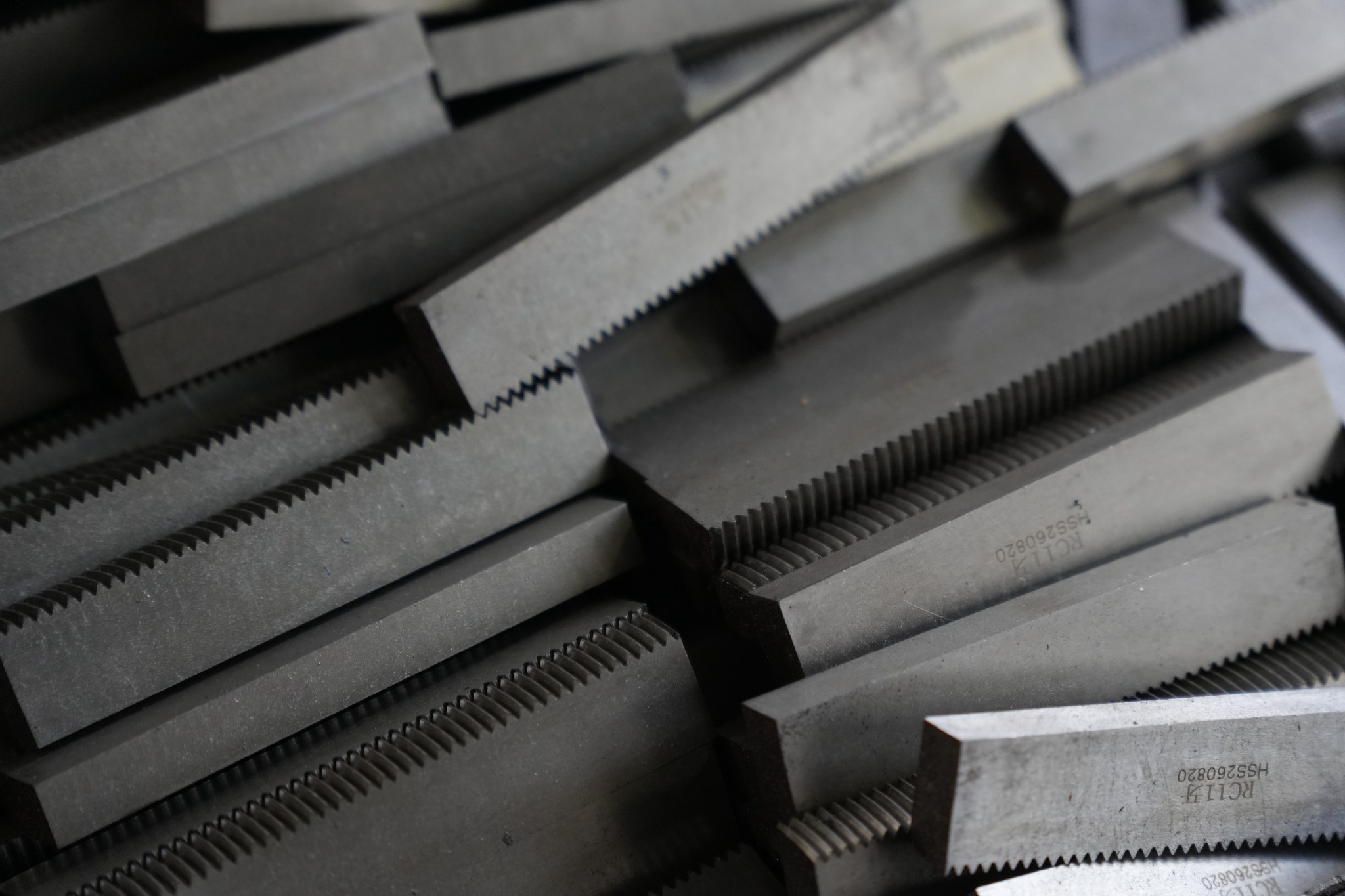Replaceable Tap Inserts (Chaser Blades): Design, Materials, and Applications in Threading