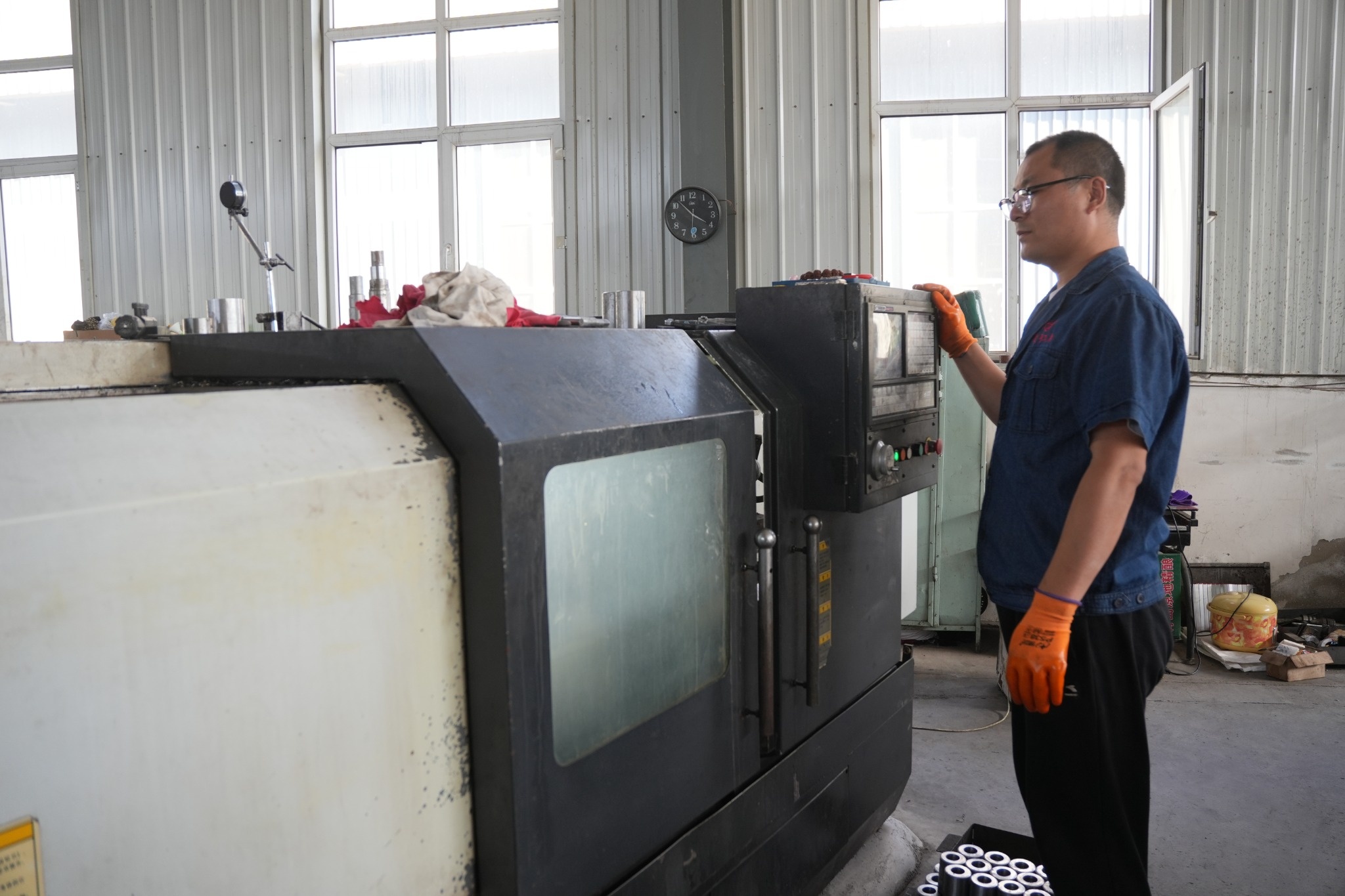 Turning Operations in Tap Manufacturing: The Role of the Lathe in Preparing Tap Blanks